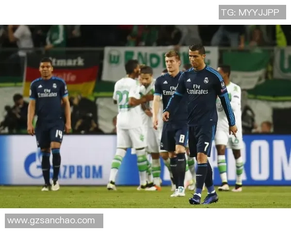 足总杯激战：巴黎圣日耳曼与那不勒斯战平引发全场热议与战术分析