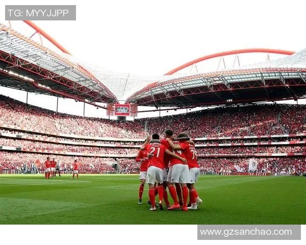 巴萨与本菲卡友谊赛零平乌龙球瞬间成为全场焦点引发热议 巴萨与本菲卡友谊赛零平乌龙球瞬间成为全场焦点引发热议